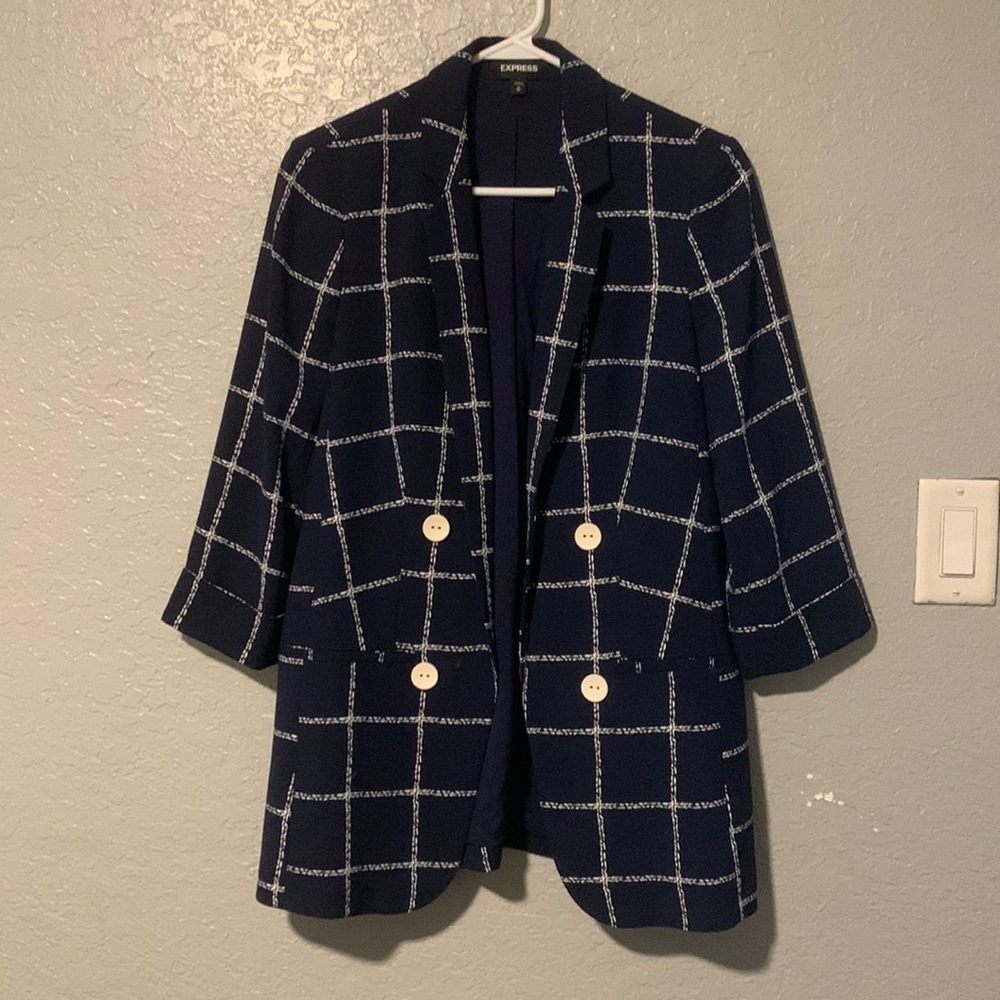 Express trendy business suit